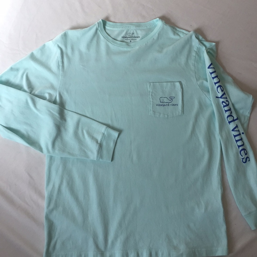 Men’s small light blue vineyard vines shirt
